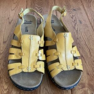 Clarks Sandal Lexi Yellow/Marigold Size 7.5